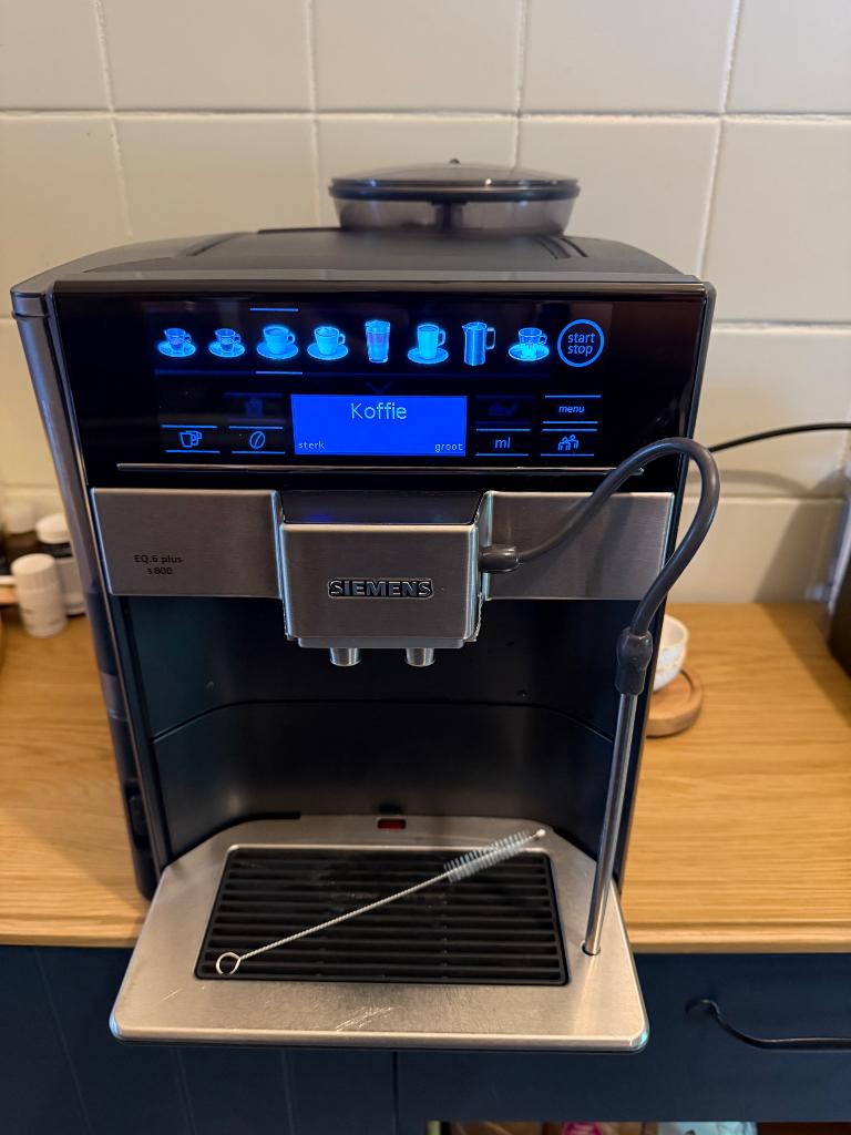 siemens eq6 plus s800 koffiemachine, Koffiemachine, Zo goed als nieuw, 4 tot 10 kopjes, Afneembaar waterreservoir