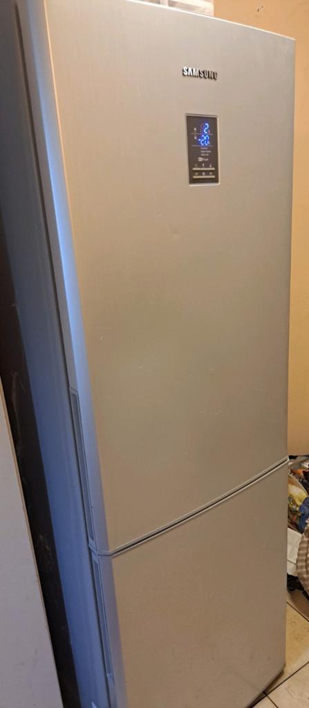 Samsung frigo nieuW staat  doe en bod kan direct van jouzijn, Elektronische apparatuur, Koelkasten en IJskasten, Ophalen, Met aparte vriezer