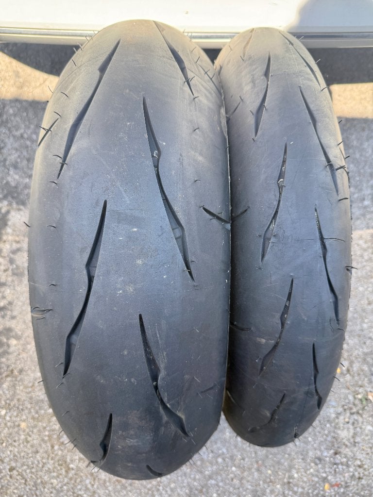 Bridgestone Battlax RS11, Pneus et Jantes, 17 pouces, Enlèvement, Utilisé