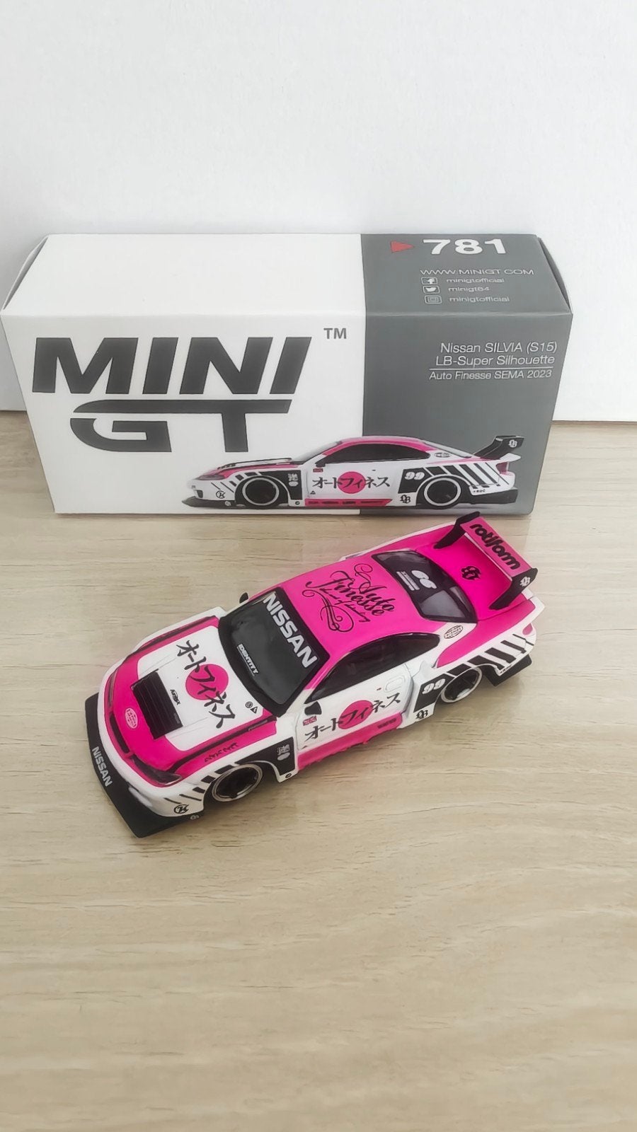 Mini GT Nissan Silvia 1/64, Enlèvement ou Envoi, Comme neuf, Voiture