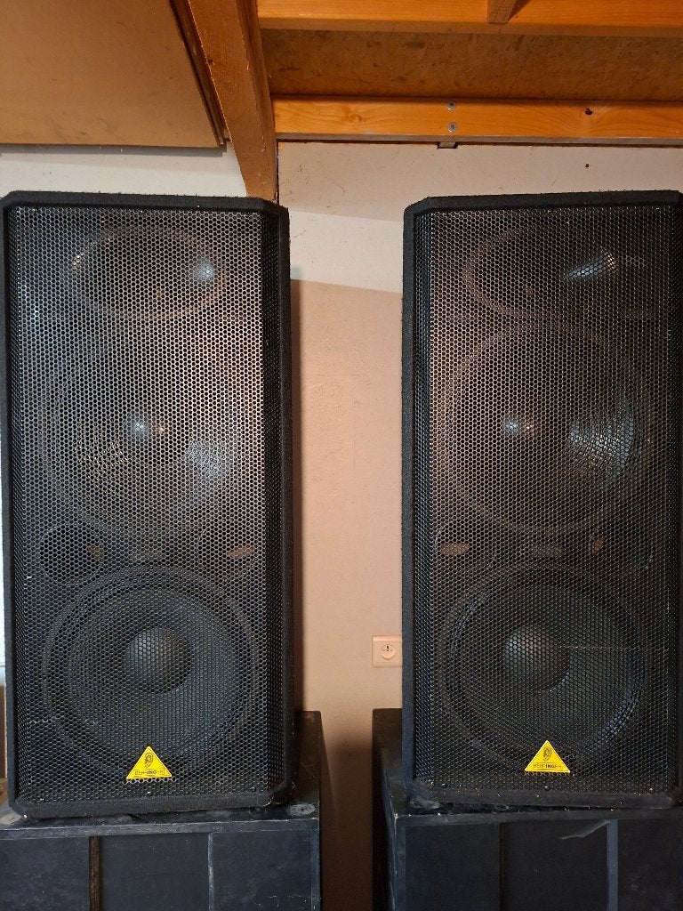 2 stuks Behringer luidspreker VP2520, Gebruikt, Complete surroundset, 120 watt of meer, Ophalen