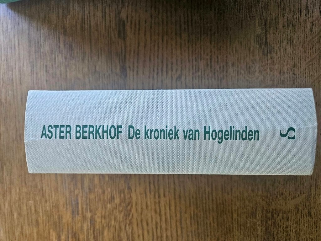 Boek aster berkhof kroniek van de hoge linden, Boeken, Ophalen of Verzenden, Zo goed als nieuw, Diverse