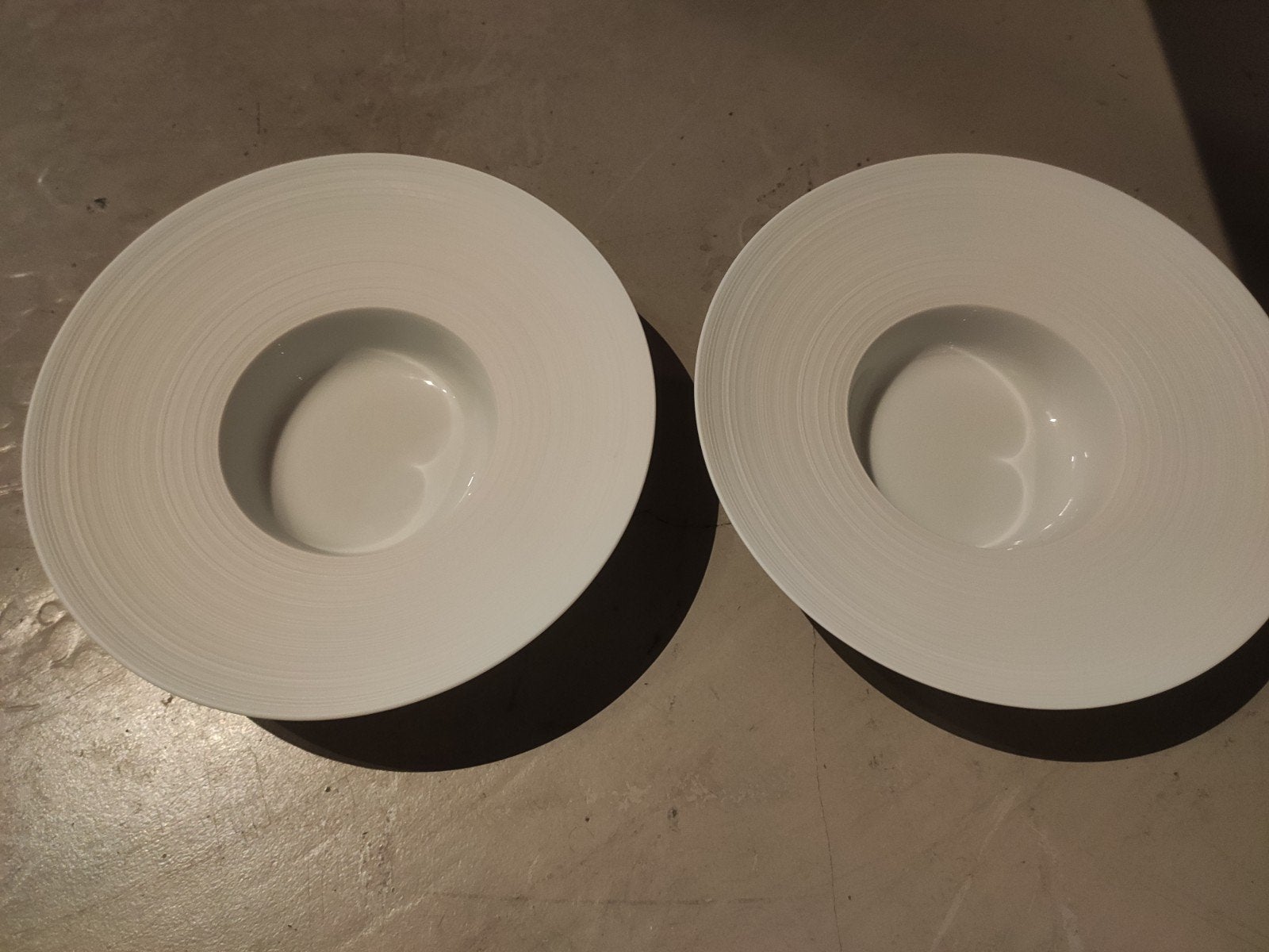 2x Coquet Limoges France Porseleinen Diepe borden, Maison & Meubles, Cuisine | Vaisselle, Enlèvement ou Envoi, Porcelaine, Assiettes(s)