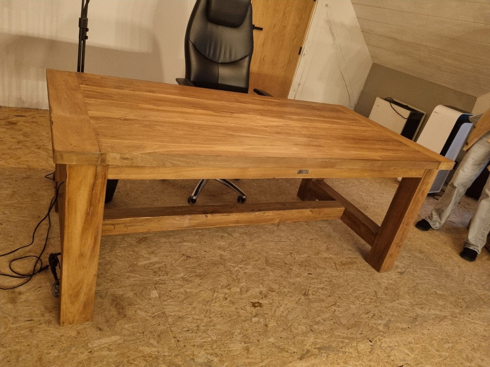 teak tafel, Ophalen