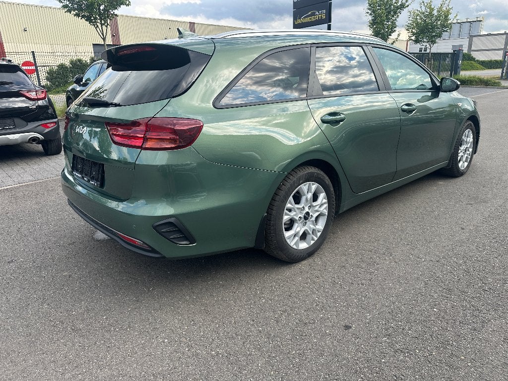 Kia Ceed SW, 1.5 benzine AUTOMAAT, 2025, Auto's, Kia, Stof, Euro 6, Lane Keeping Assist, Groen