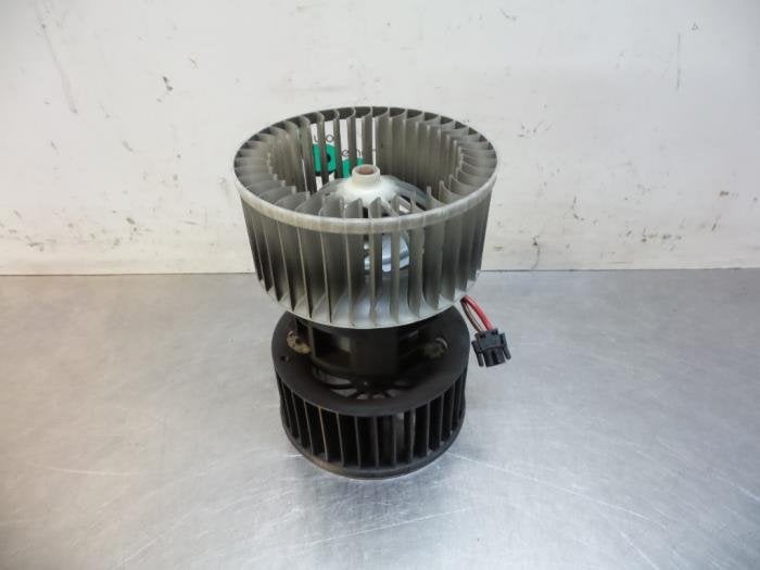 Moteur de ventilation chauffage d'un BMW 3-Serie (3-Serie 98, -, 3 mois de garantie, Utilisé, -