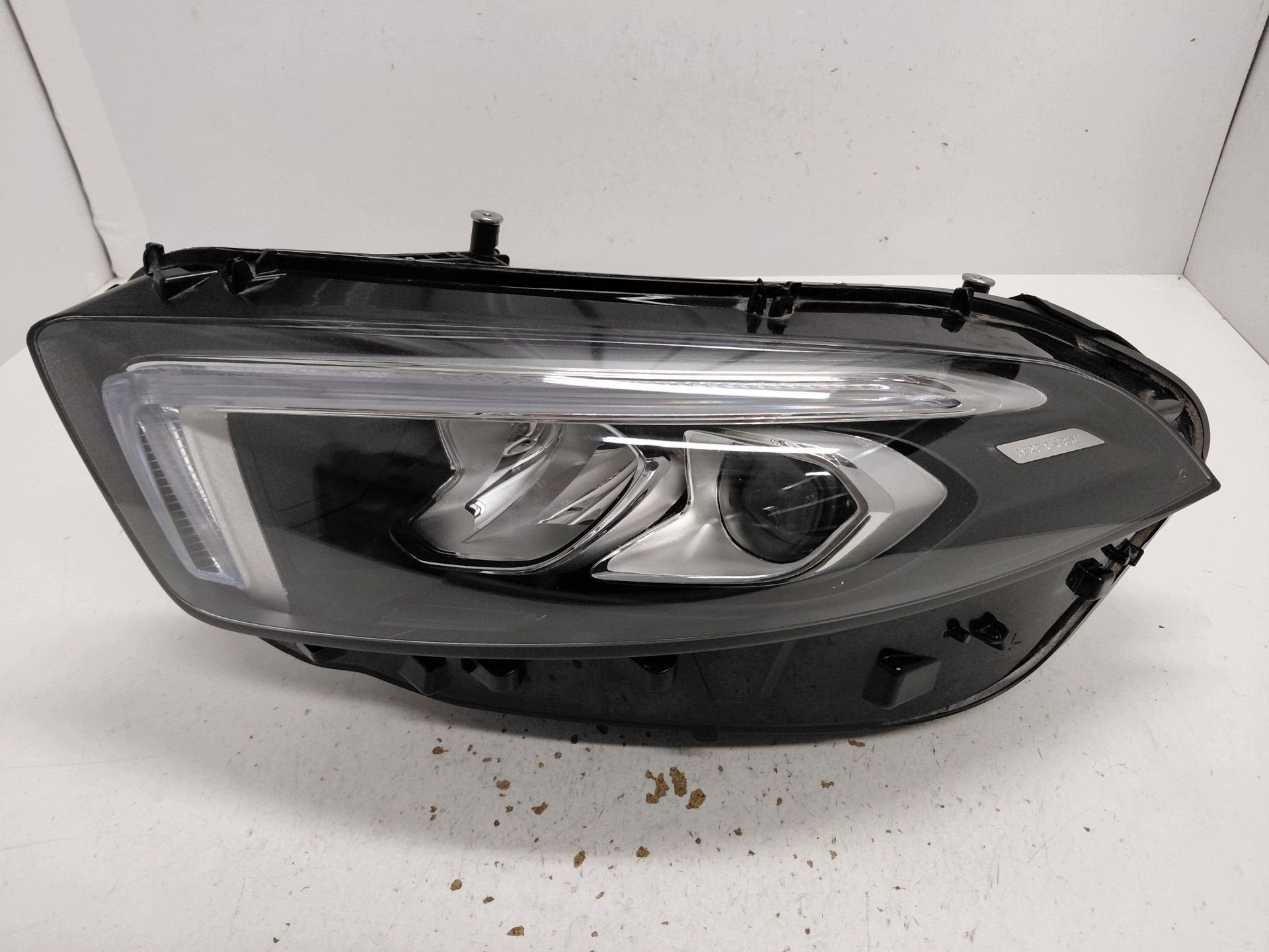 Phare gauche Mercedes Classe A A1779063705, Autos : Pièces & Accessoires, Mercedes-Benz AG, Mercedes-Benz, Utilisé, Mercedesstrasse 120
70372  Stuttgart, DE