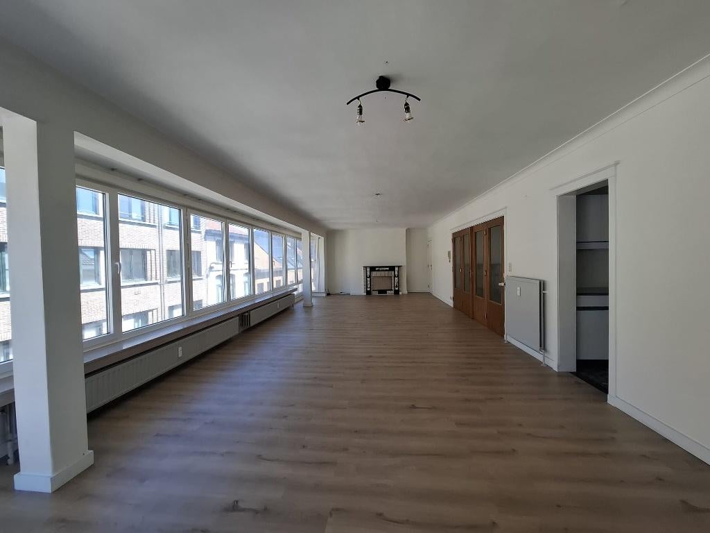 Ruim En Lichtrijk 3-Slpk App. In Hartje Sint-Niklaas!, Immo, Appartements & Studios à louer, 50 m² ou plus, Province de Flandre-Orientale