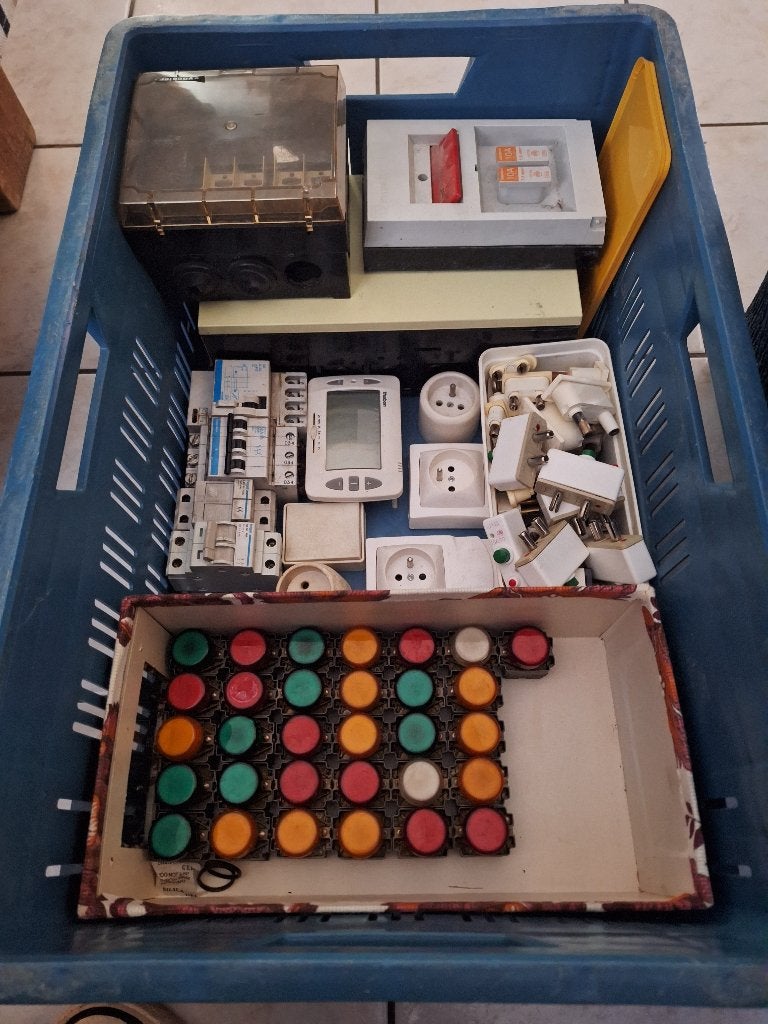 Matériel électrique divers d occasion., Bricolage & Construction, Enlèvement, Utilisé, Autres types