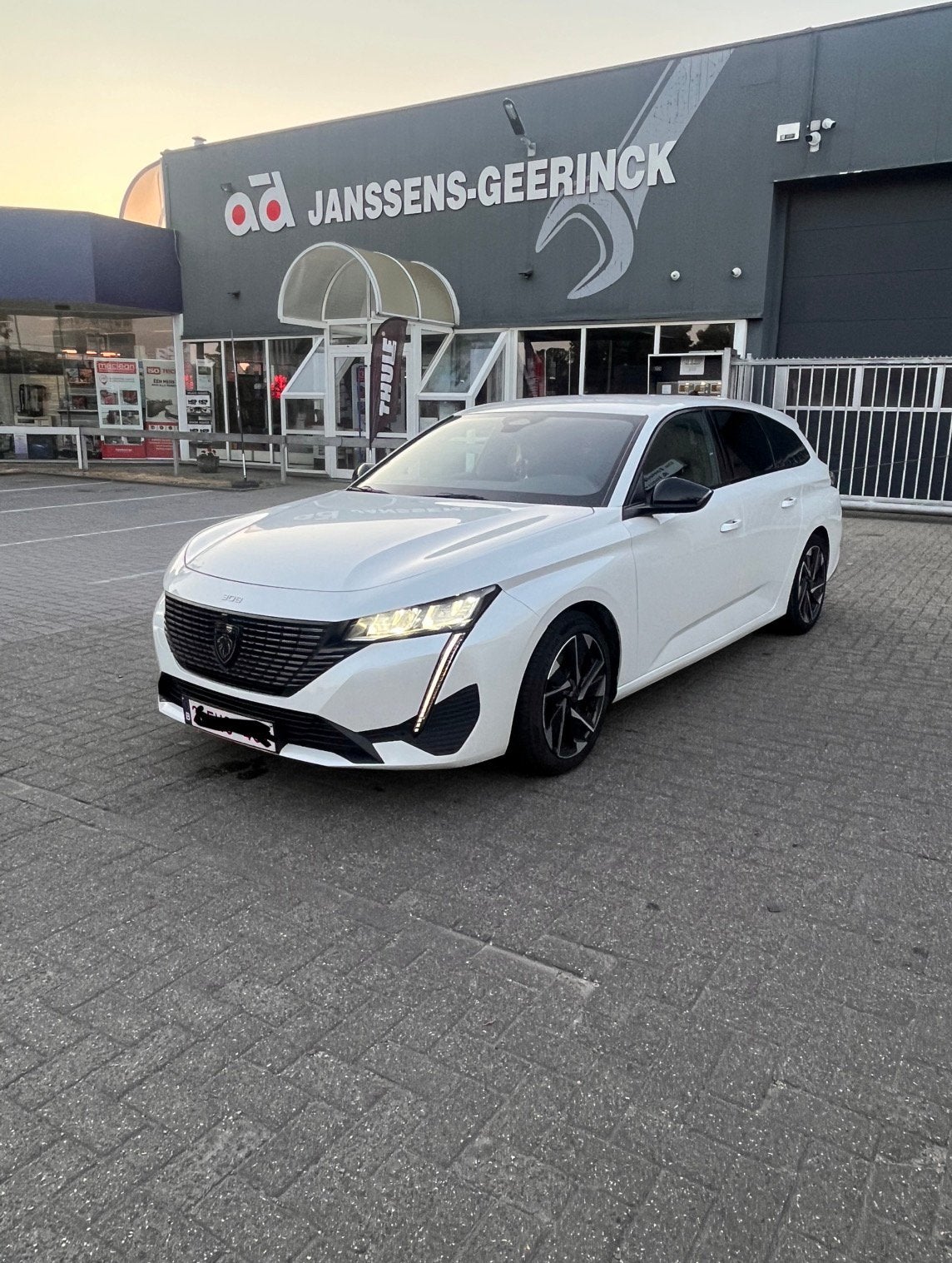 Peugeot 308 SW 1.5 BlueHDi 2022 (Automaat), Auto's, Automaat, Dealer onderhouden, Achterwielaandrijving, Euro 6