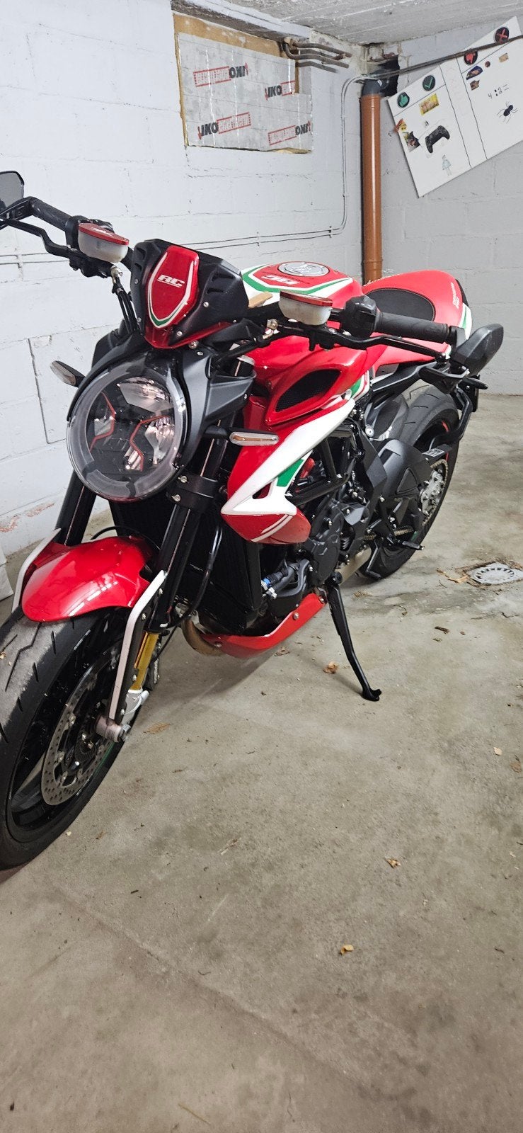 mv agusta dragster 800, Ophalen, Zo goed als nieuw