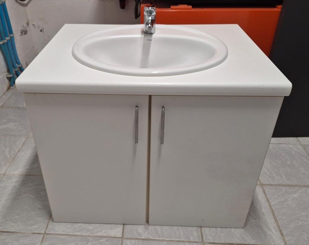 Badkamerkast / lavabo met kraan en kast, Huis en Inrichting, Badkamer | Badkamermeubels, Ophalen, Gebruikt, Wastafelkast