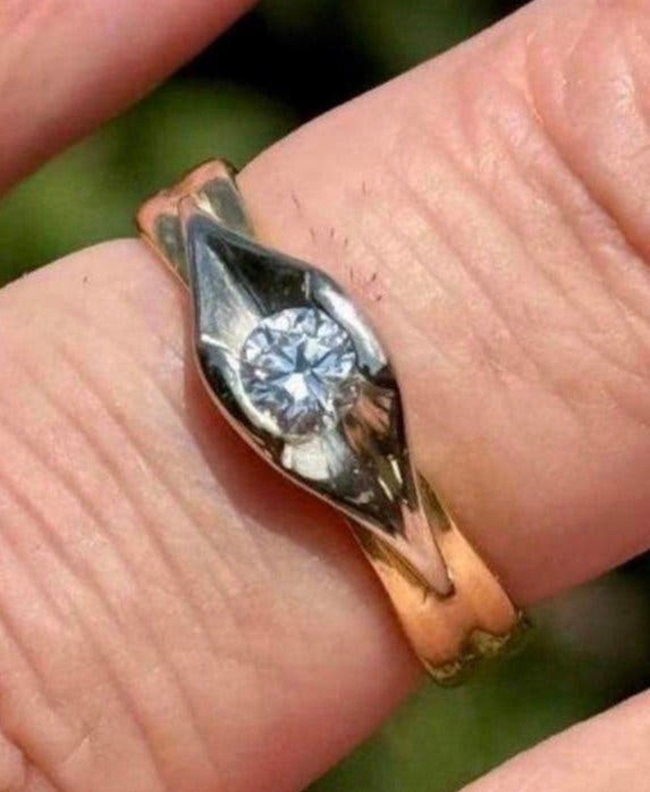18 karaat gouden ring met natuurlijke diamant/ certificaat!, Handtassen en Accessoires, Ringen, Geel, Ophalen of Verzenden, 17 tot 18