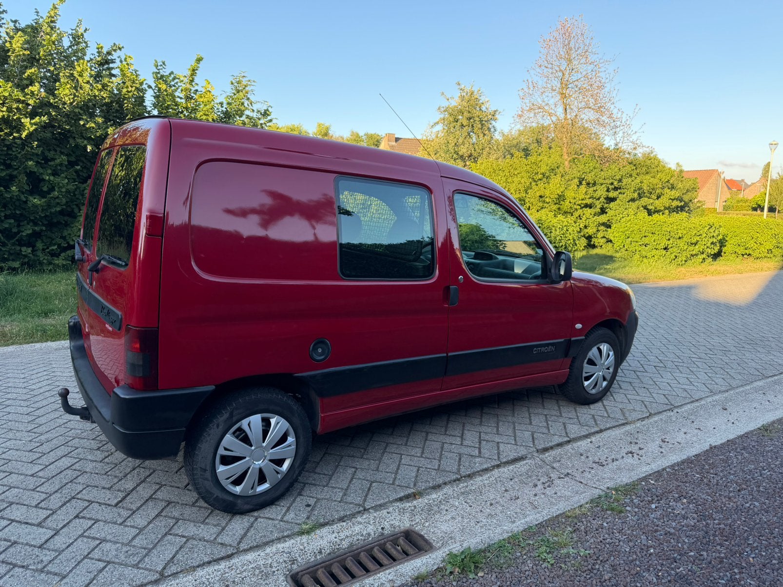 Citroën Berlingo lichte vracht 1.4i benzine trekhaak gekeurd, Auto's, Citroën, Bedrijf, Te koop, Berlingo, ABS, Airbags, Metaalkleur