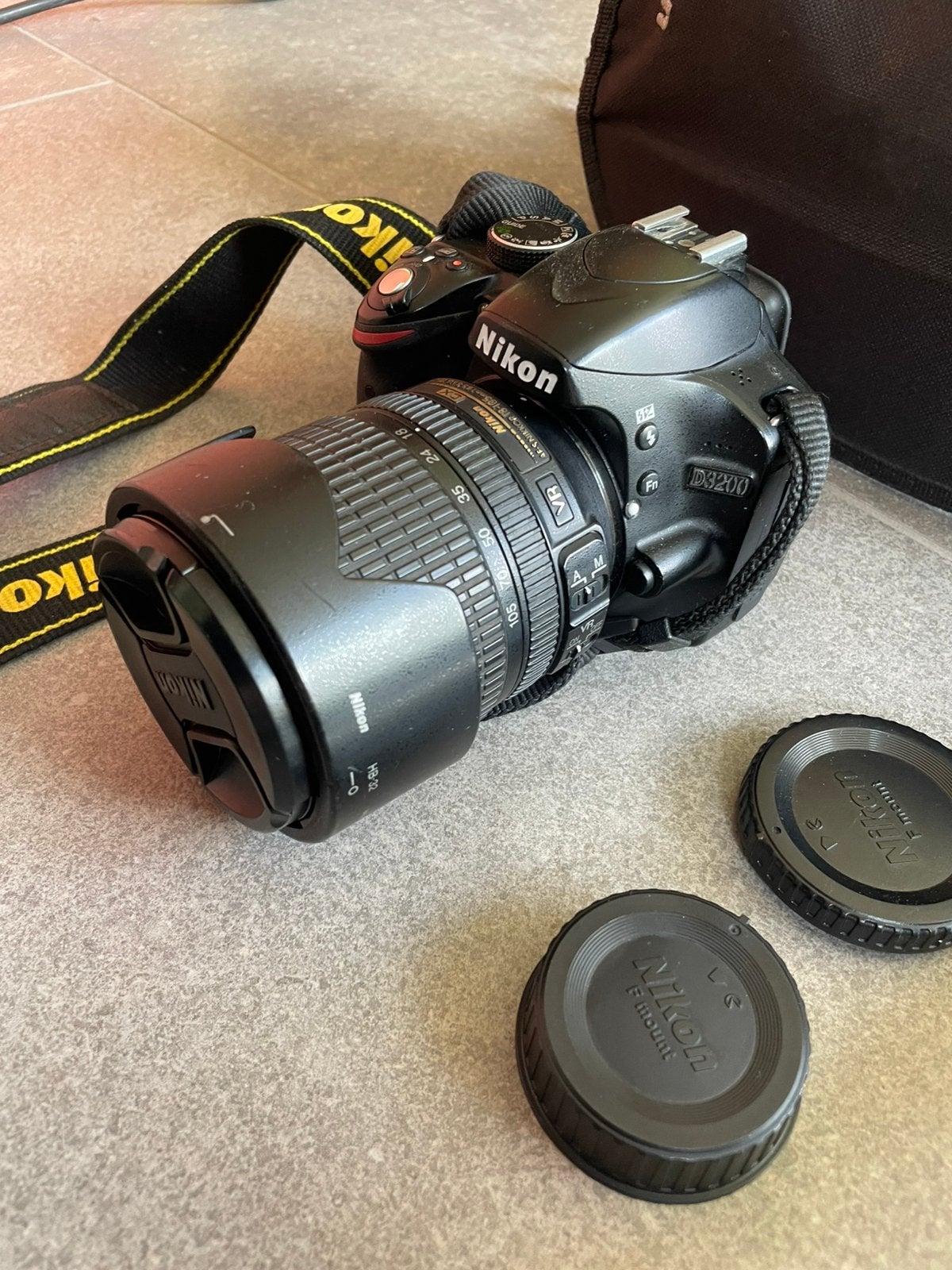 Nikon D3200 , 18-105mm lens, statief, tas (body met defect), Ophalen, Gebruikt, Spiegelreflex, Nikon