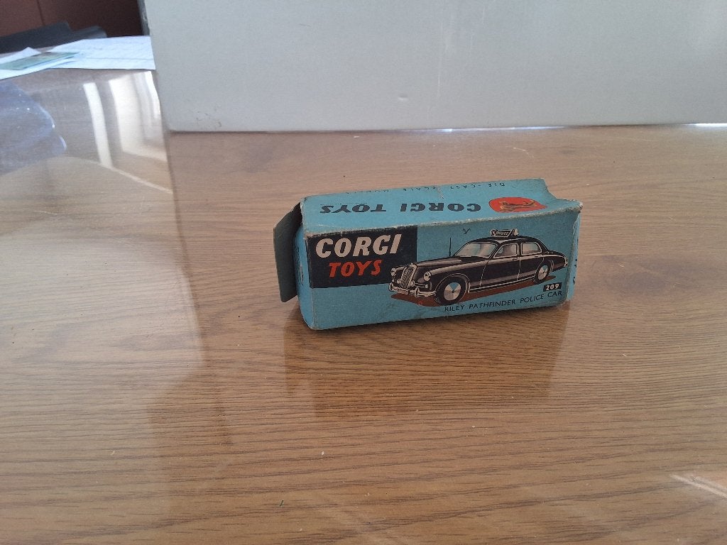 Corgi-Toys 2009 Riley Pathfinder Police, Enlèvement ou Envoi, Utilisé, Voiture, Corgi