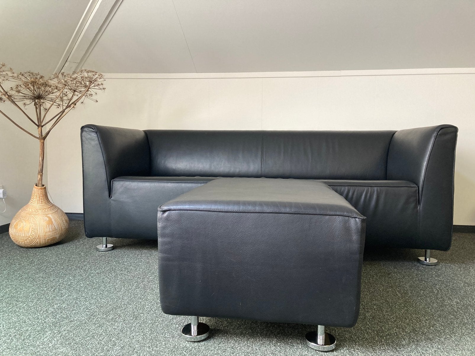 Designbank 2,5 zit /4800 gelderland met bijbehorende hocker, Huis en Inrichting, Ophalen, 150 tot 200 cm, Leer, Zo goed als nieuw