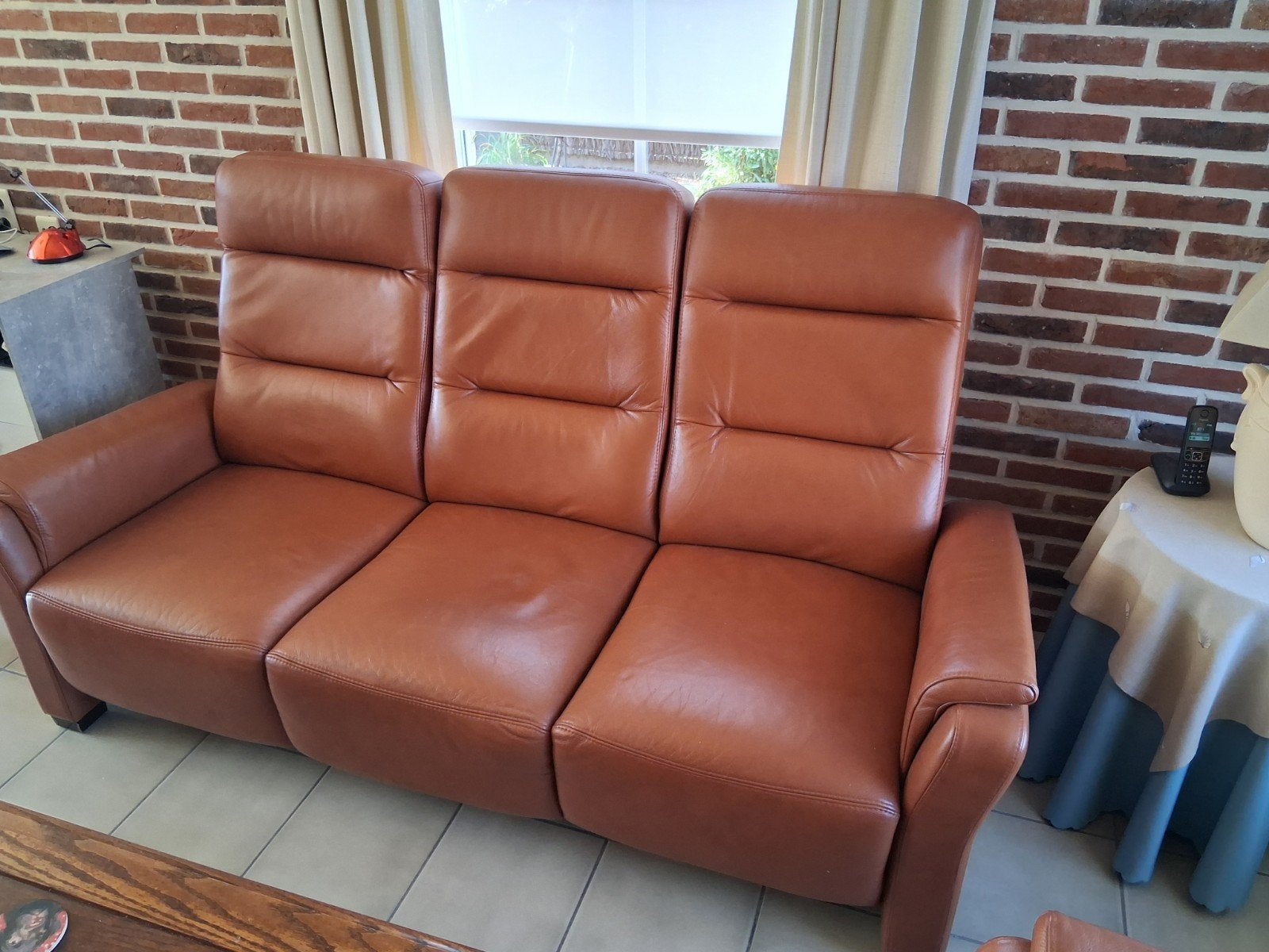 3 lederen zetels (1 driezitter en 2 eenzitters), Ophalen, Gebruikt, Leer