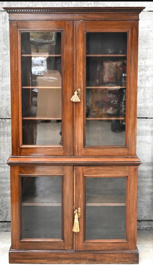 A solid wooden display cabinet with 4 doors, 19th Century, Enlèvement ou Envoi