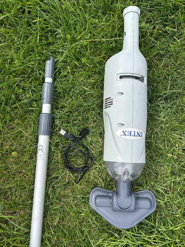 Intex stofzuiger/aspirateur onder water, Tuin en Terras, Ophalen, Zo goed als nieuw, Reinigingsmiddel