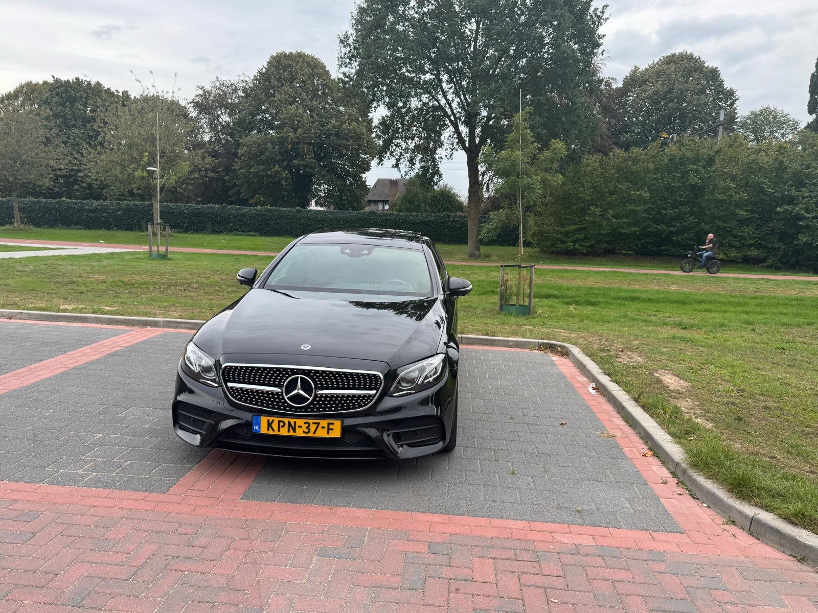 Mercedes E 220 AMG Line 2019 VAT Auto Option complète 2ème, Autos, Cuir, Achat, Euro 6, Noir