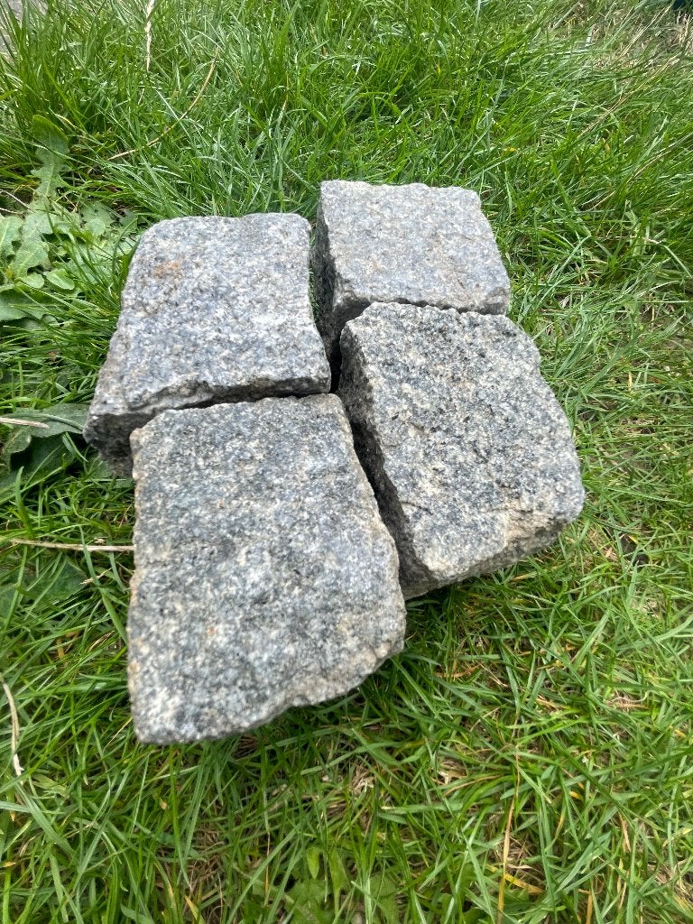 2 kratten kasseien te koop, Ophalen, Graniet, Overige typen, Zo goed als nieuw