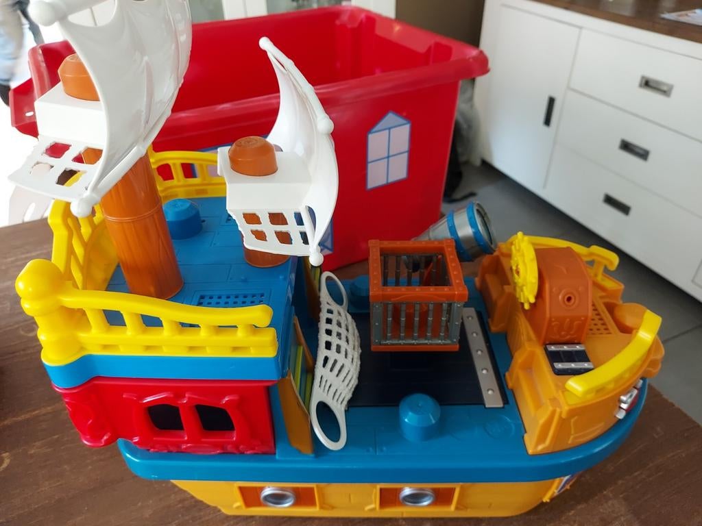Set van piratenboot, blokken, schoolbus en camion, Ophalen