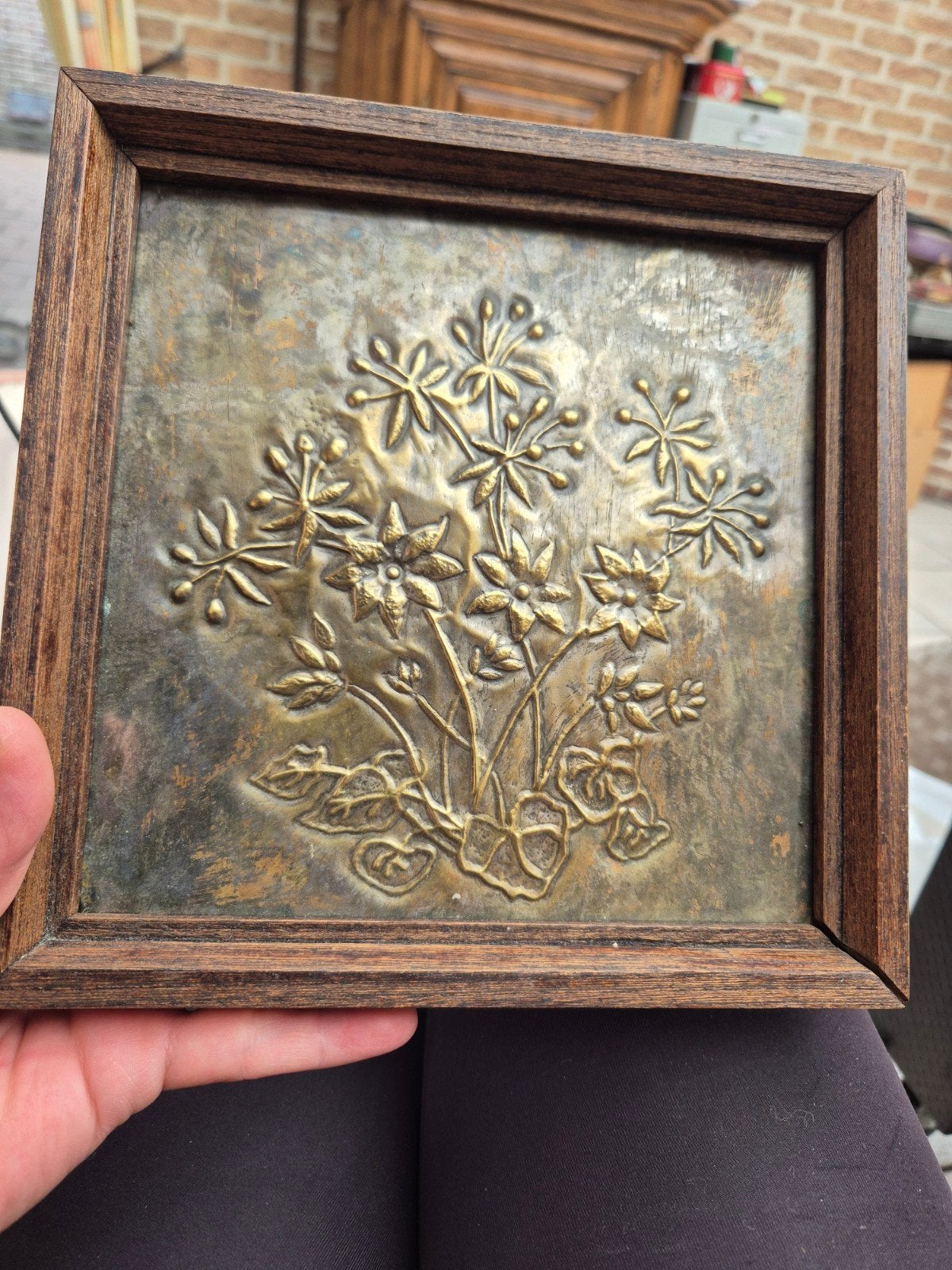 Antieke floral relief koperen kader R. De Wolf getekend, Antiek en Kunst, Ophalen of Verzenden