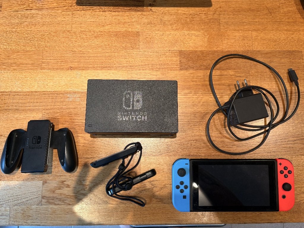 Nintendo Switch te koop, Enlèvement, Comme neuf, Avec 2 manettes, Switch Original