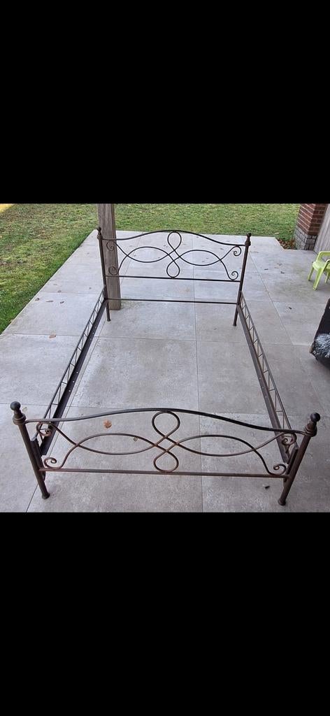 Metalen bed, Ophalen