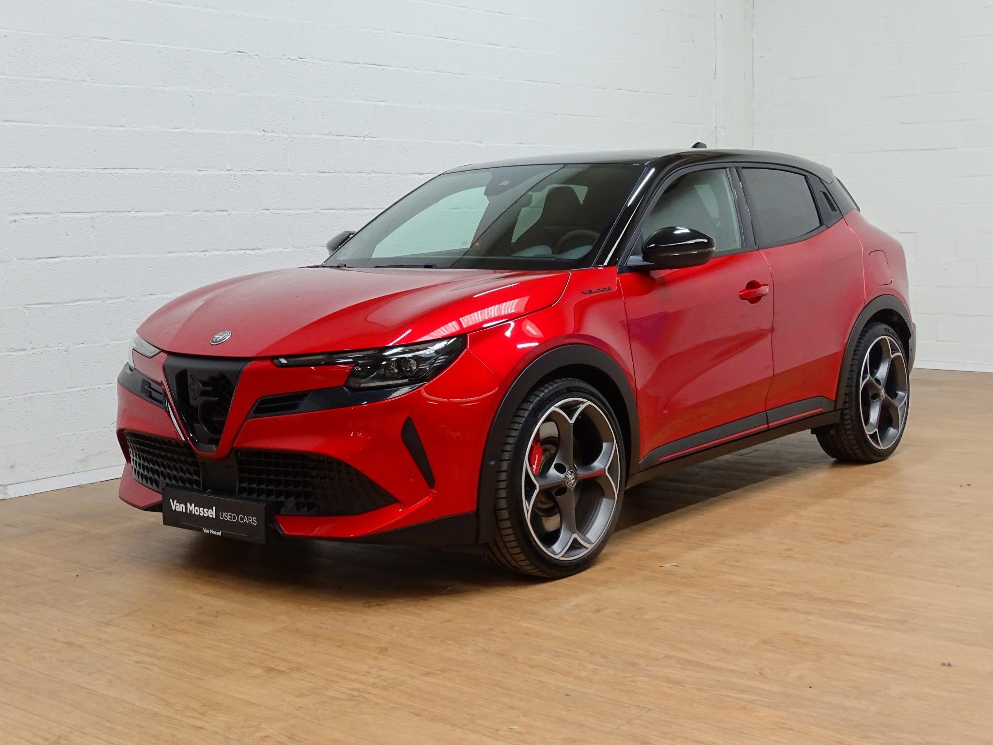 Alfa Romeo Junior BEV 280 - 54 kWh Elettrica 280 Veloce verw, Autos, Rouge, Achat, Entreprise, Noir