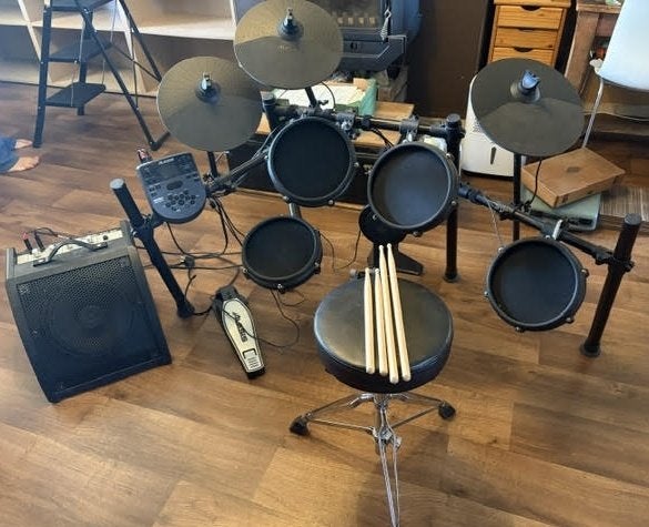 Batterie Electronique ALESIS et Ampli MILLENIUM, Muziek en Instrumenten, Ophalen, Gebruikt, Overige merken, Elektronisch