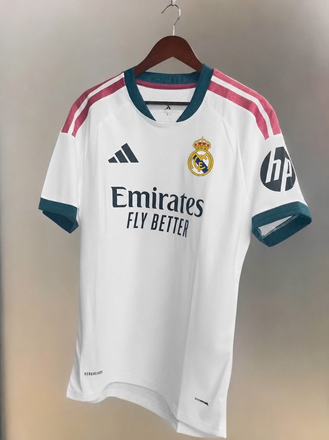 Maillot de football du Real Madrid New Home 2026/2027 Taille, Sports & Fitness, Football, Taille M, Envoi, Maillot