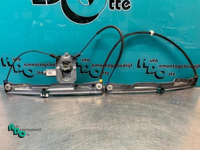 Mécanique vitre 2portes avant droite d'un Renault Clio (Cli, Renault, -, 3 mois de garantie, Utilisé