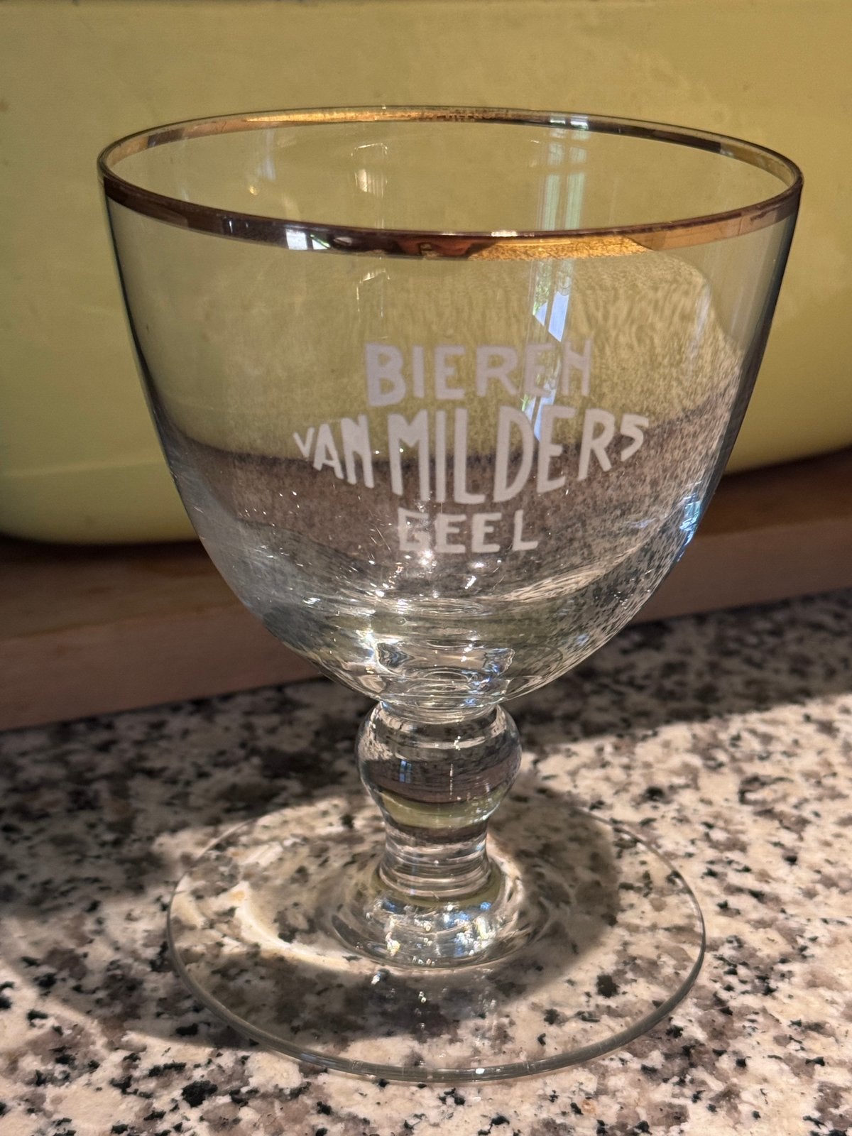 Oud antiek bierglas Van Milders Geel, Ophalen, Zo goed als nieuw, Bierglas
