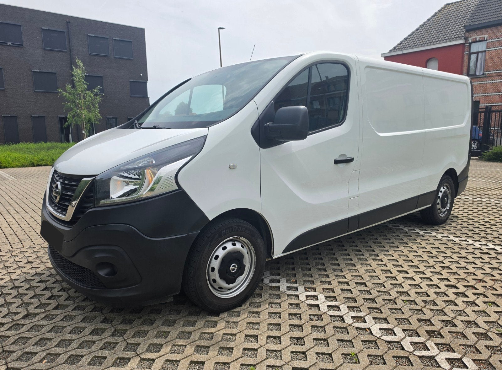 Nissan NV300 1.6d 125pks Lang Chassis Goede Staat Gekeurd !, Autos, Camionnettes & Utilitaires, Euro 6, Boîte manuelle, 5 portes