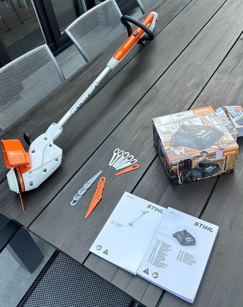 Stihl FSA 30 grastrimmer SET ( + accu’s ), Ophalen, Zo goed als nieuw, Accu, Viking / Stihl