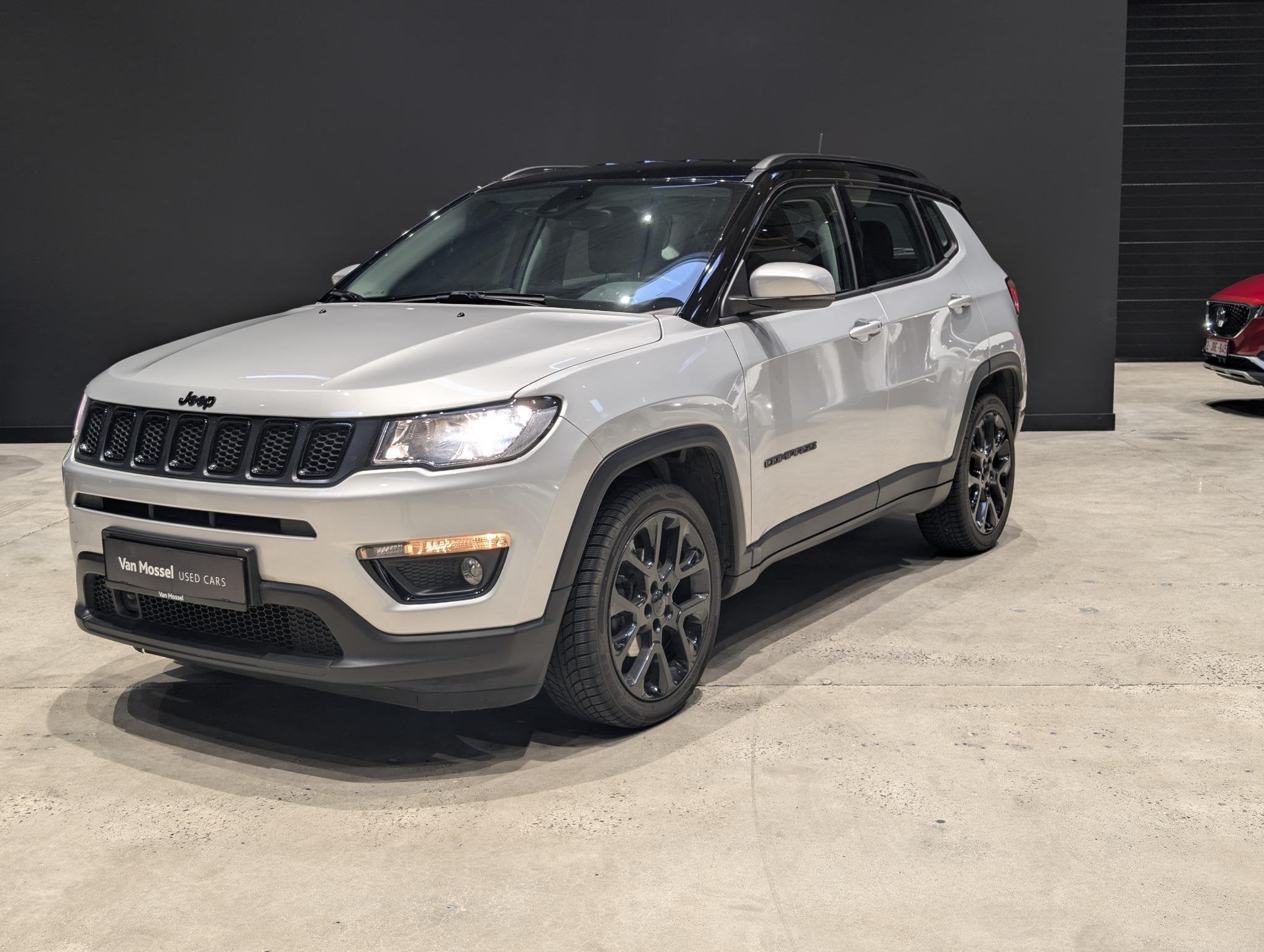 Jeep Compass Night Eagle 130, Argent ou Gris, 1750 kg, Entreprise, 5 places