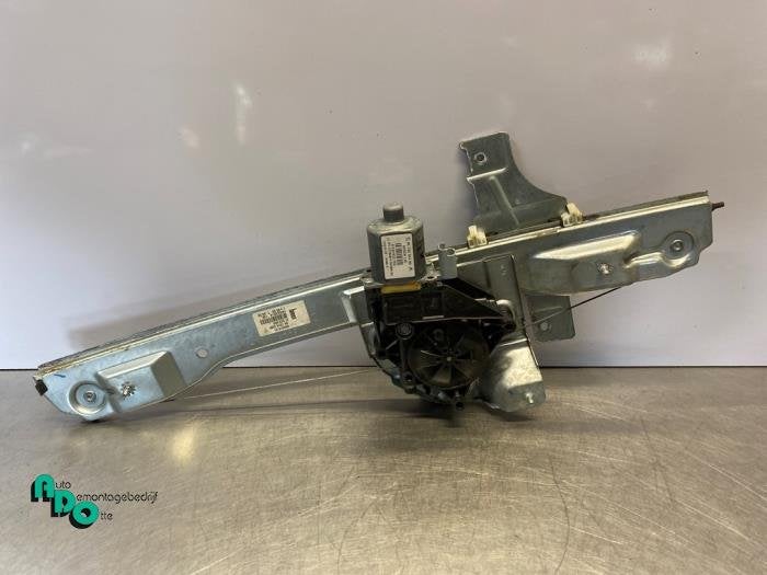 Mécanique vitre 4portes avant droite d'un Peugeot 208 (208, Autos : Pièces & Accessoires, -, 3 mois de garantie, Utilisé, -