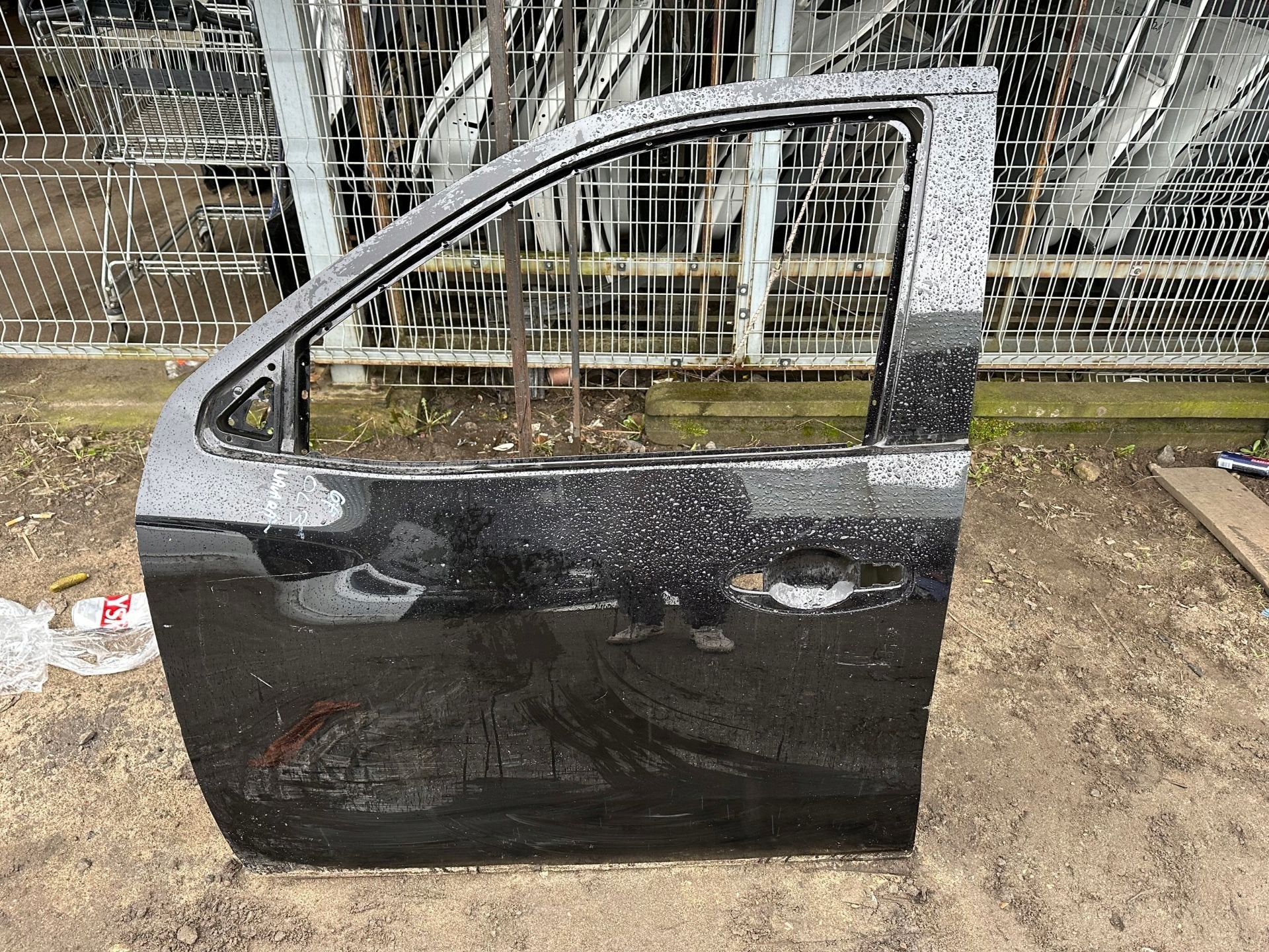 Nissan Navara D23 Portier Links 15, Nissan Motor Co., Ltd., Takashima 1-chome 1-1
220-8686  Yokohama, Utilisé, Porte