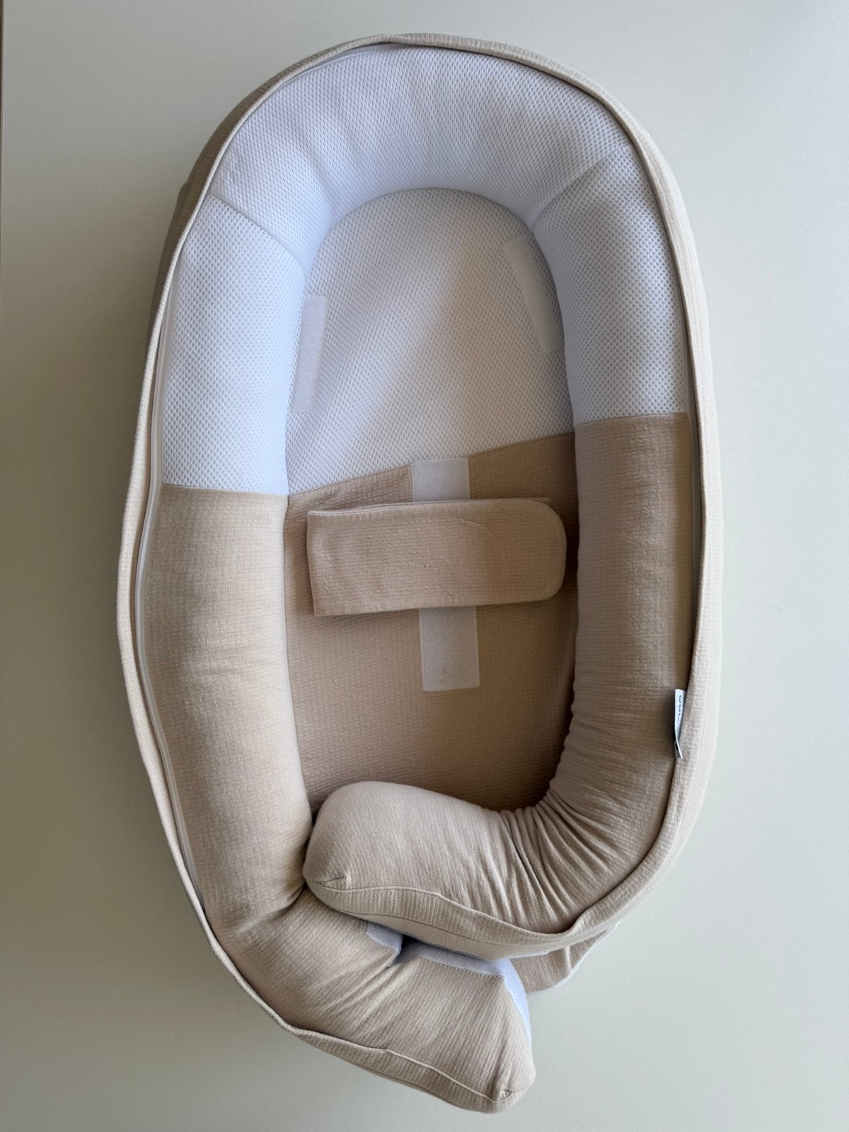 Doomoo babynestje + 2e cocoon pad + babykussen, Ophalen, Zo goed als nieuw