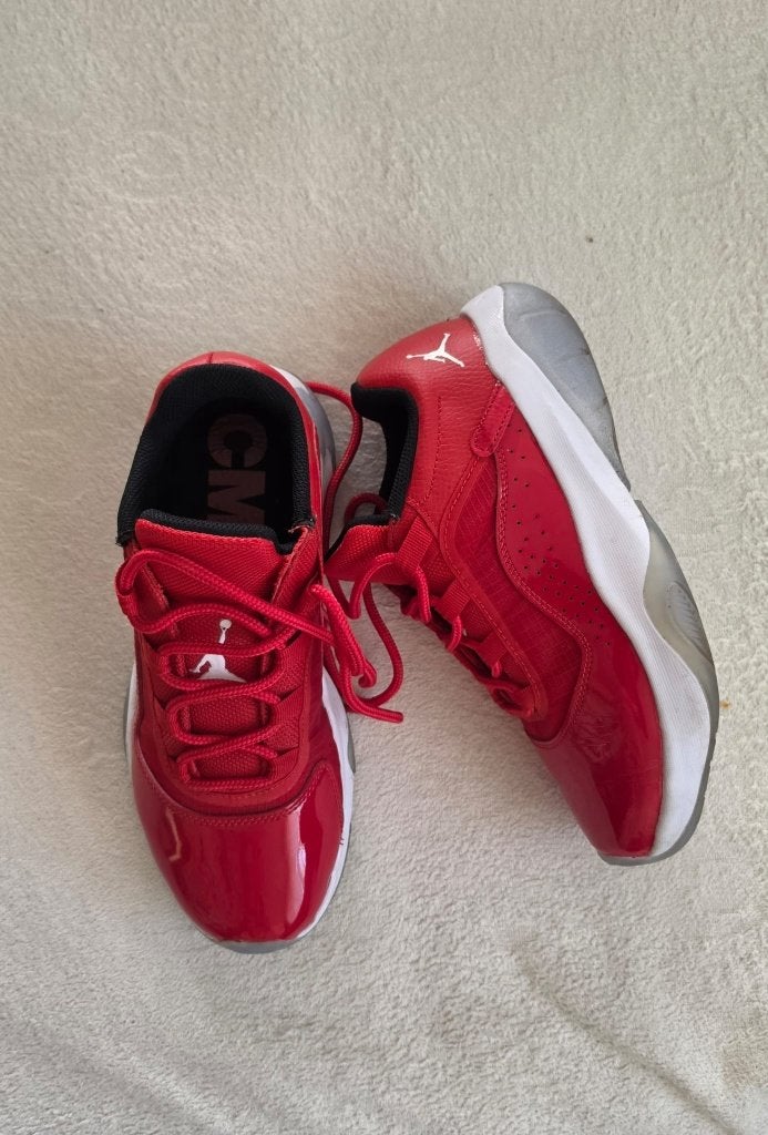 Nike Air Jordan 11 CMFT Low – University Red – maat 40, Overige typen, Nike jordan, Ophalen of Verzenden, Zo goed als nieuw