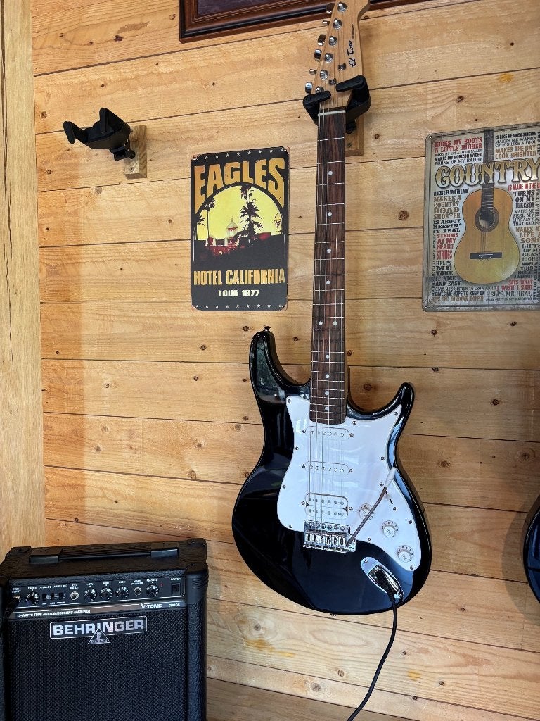 Behringer El Toro Stratocaster, Enlèvement, Comme neuf, Autres marques, Avec ampli