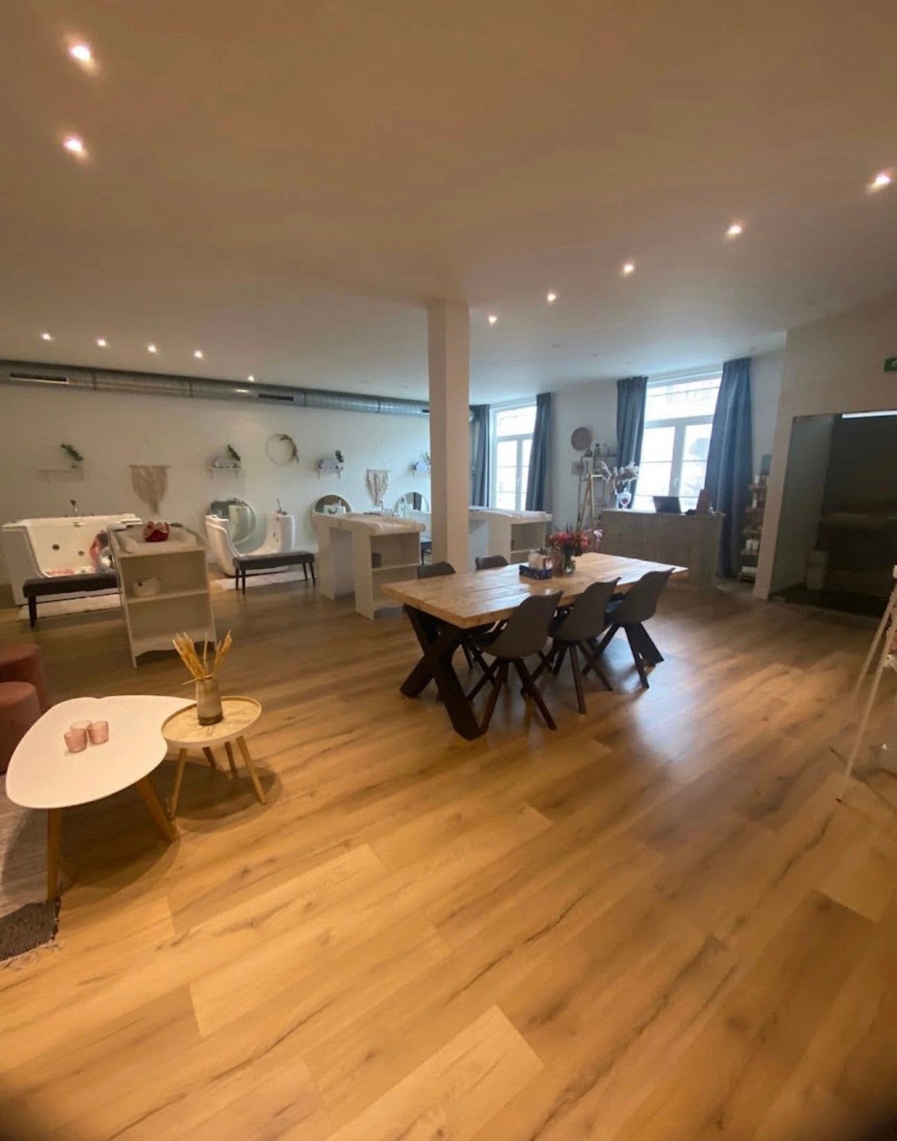 UNIEKE OVERNAMEKANS – BLOEIENDE BABYSPA & SCHOONHEIDSSALON, 130 m², Huur, Bedrijfsruimte