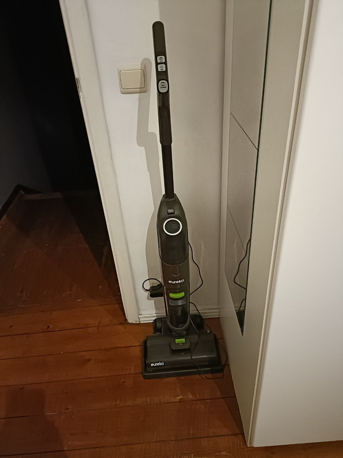 Eureka NEW400 – Aspirateur Laveur sans Fil, Sans fil, Réservoir, Autres marques, Comme neuf