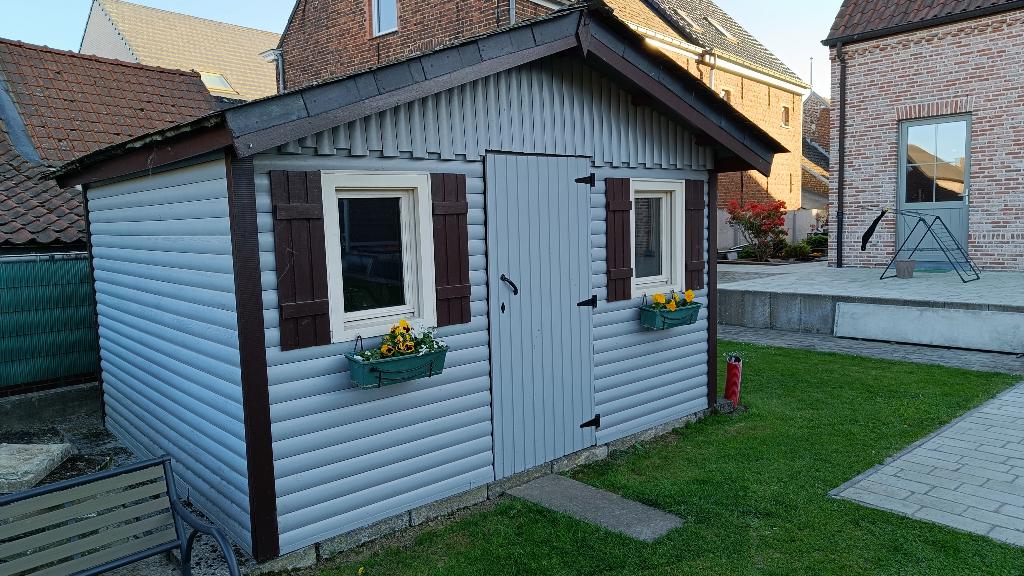 Houten tuinhuis met leiendak en oversteek, Jardin & Terrasse, Abris de jardin, Utilisé, Abri de jardin, Bois, 250 à 300 cm, 200 à 400 cm