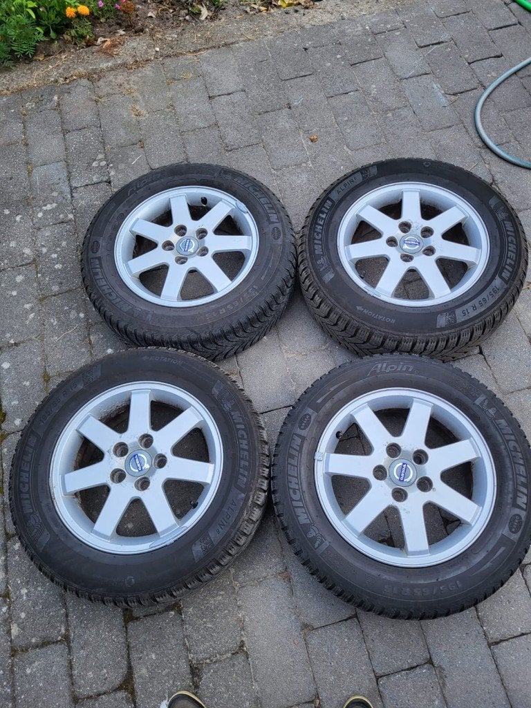 Winterbanden volvo, Ophalen, Gebruikt, 15 inch, Banden en Velgen