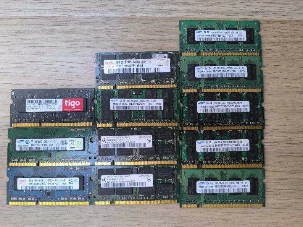Lot 12 barrettes RAM PC Portable (3x DDR3 2Go + 9x DDR2), Ophalen, Gebruikt, DDR2, Laptop