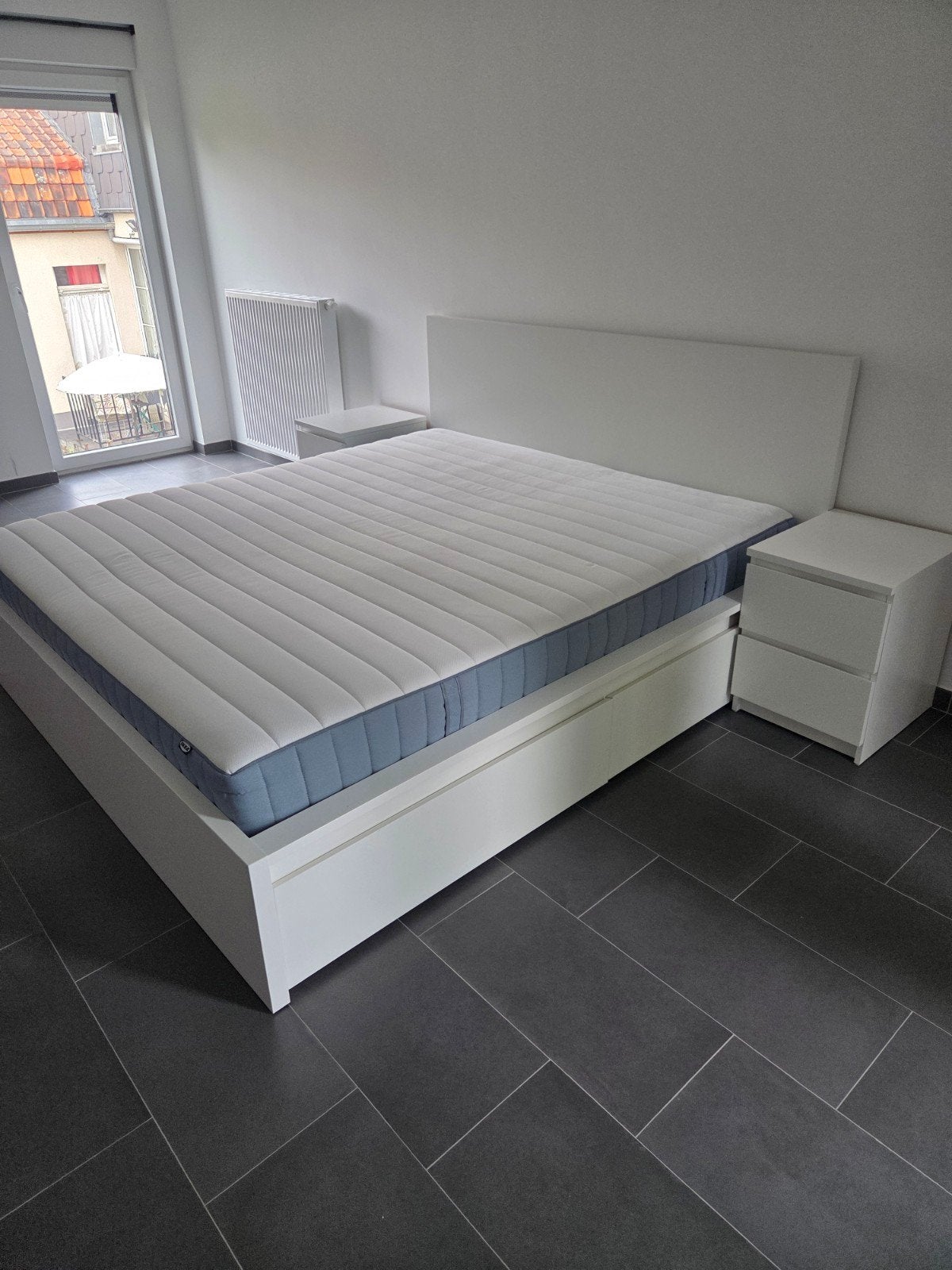 lit complet ( lit matelas sommier + tables de nuit ), Maison & Meubles, 210 cm, Comme neuf, Enlèvement, Deux personnes