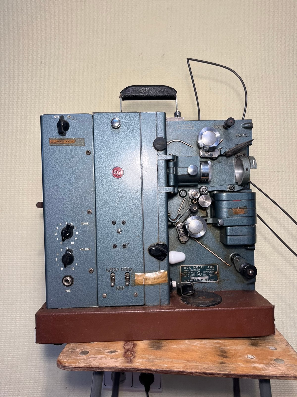 Oude filmprojector 110v in koffer, Ophalen, Voor 1940, Projector